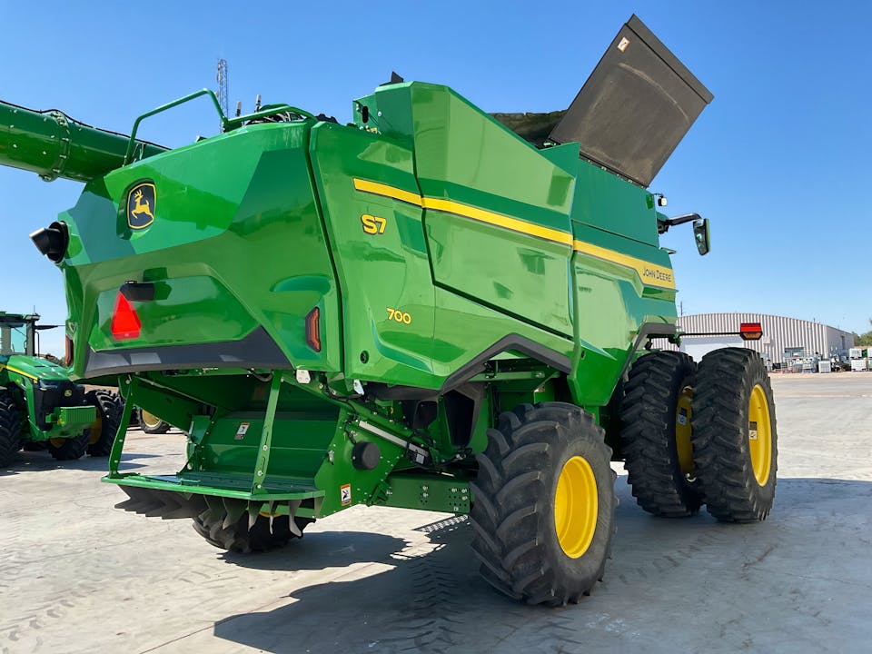 John Deere S7 700