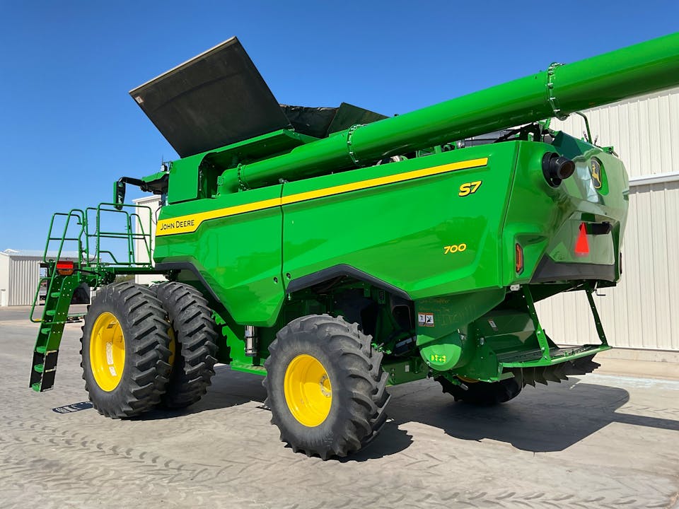 John Deere S7 700