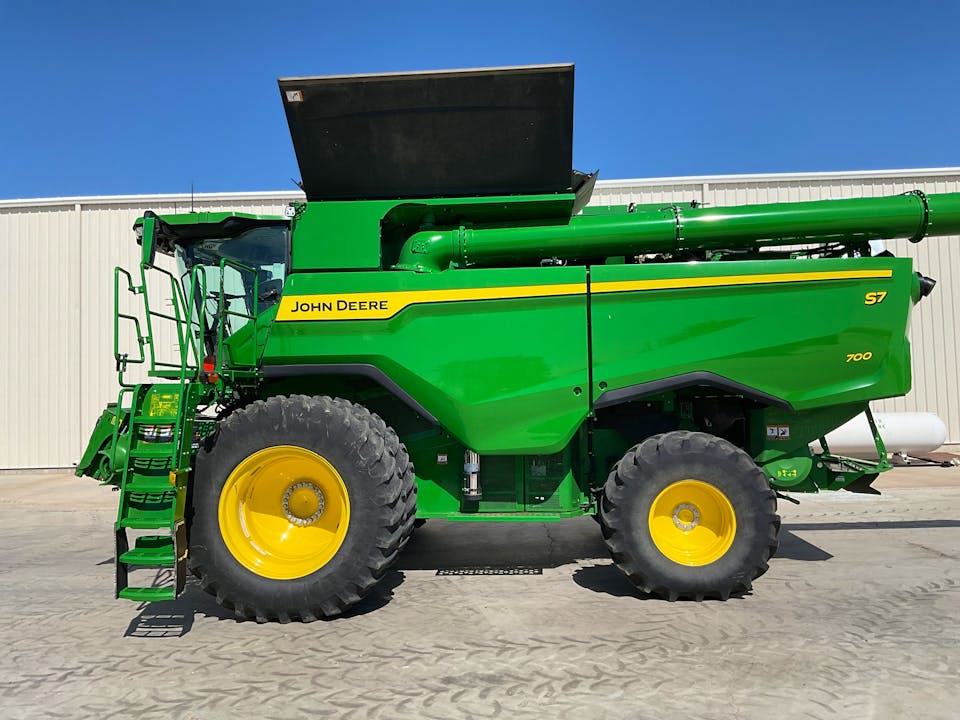 John Deere S7 700
