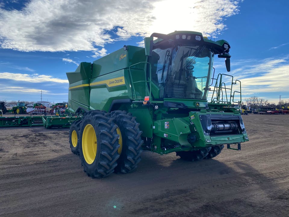John Deere S7 700
