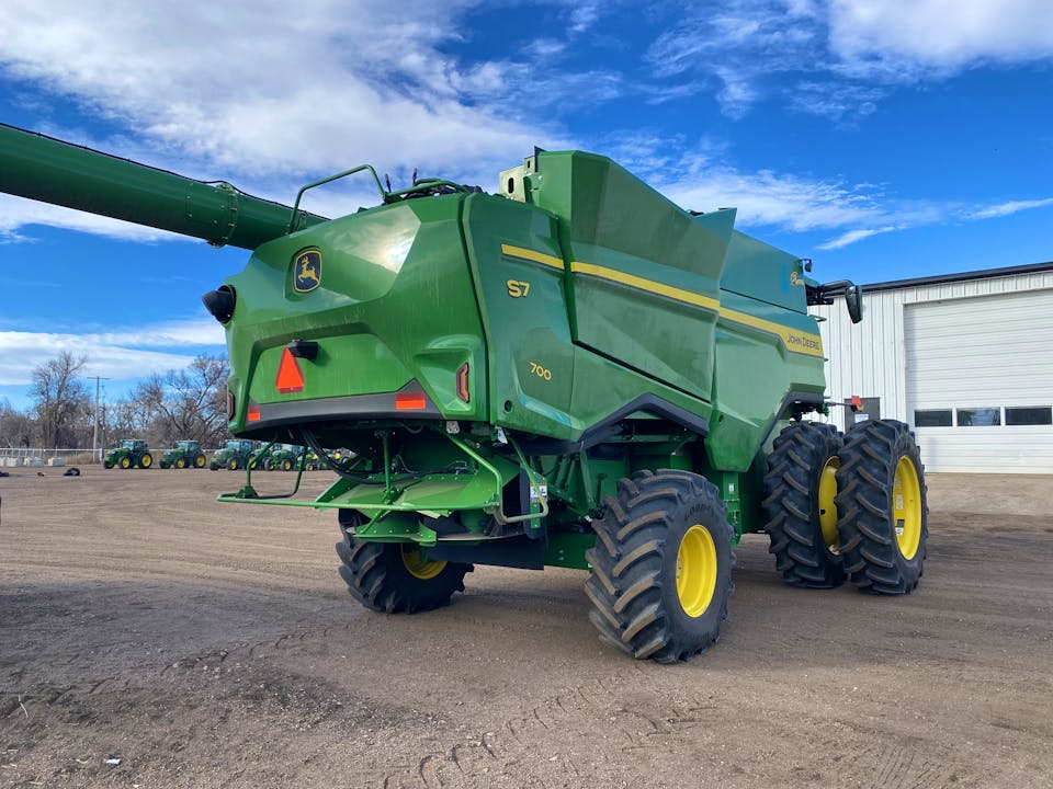 John Deere S7 700