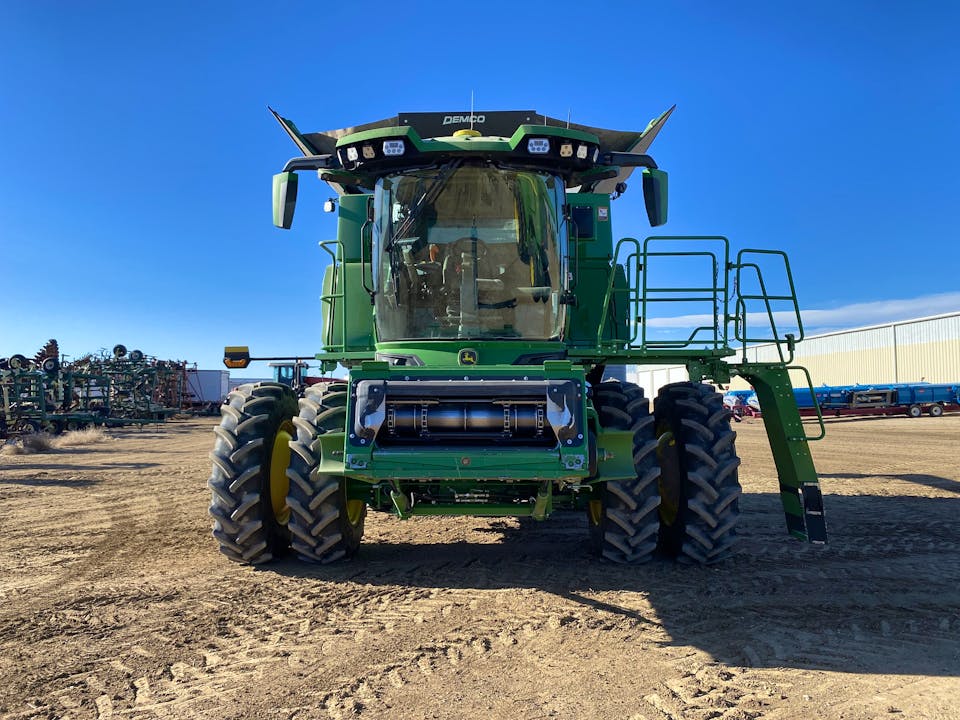 John Deere S7 700