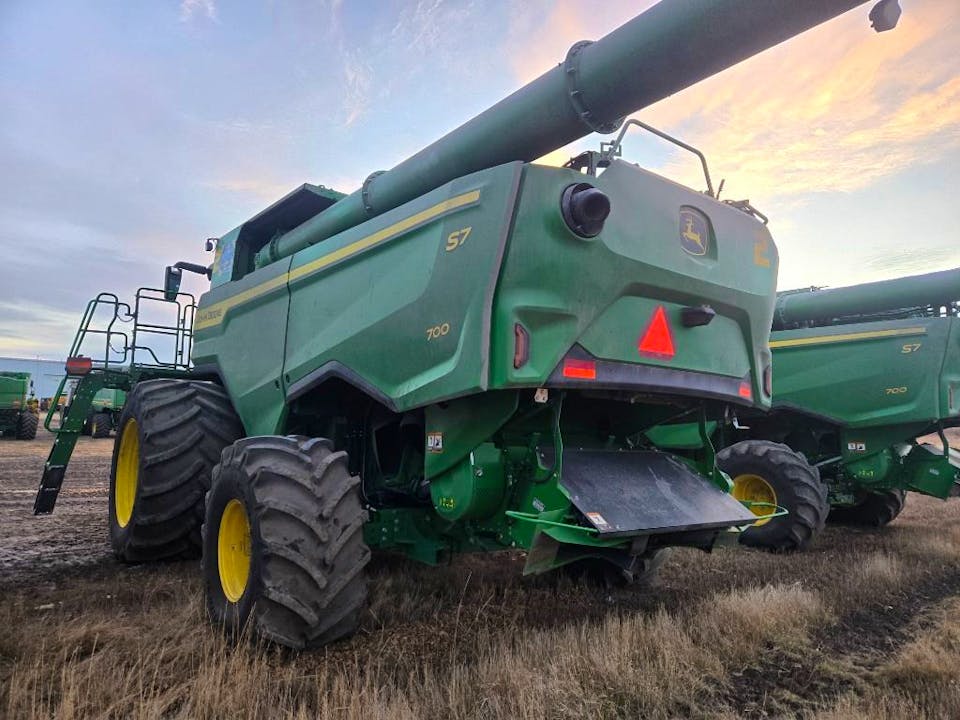 John Deere S7 700