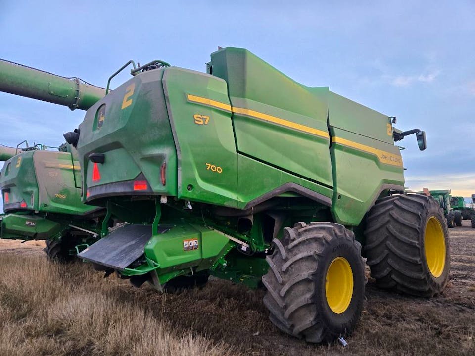 John Deere S7 700