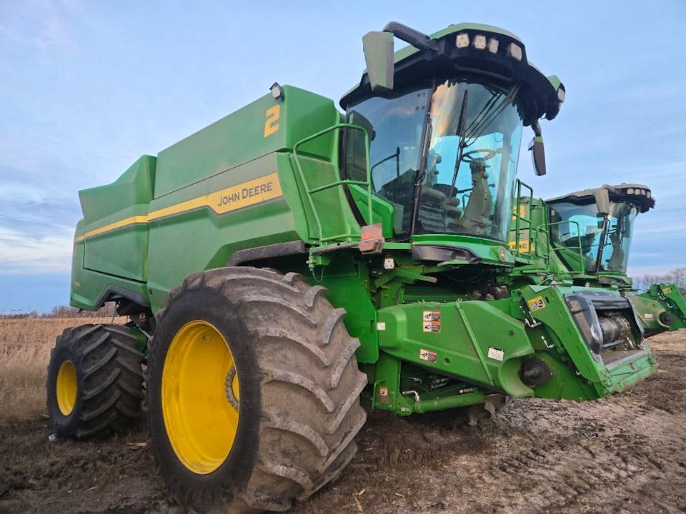 John Deere S7 700