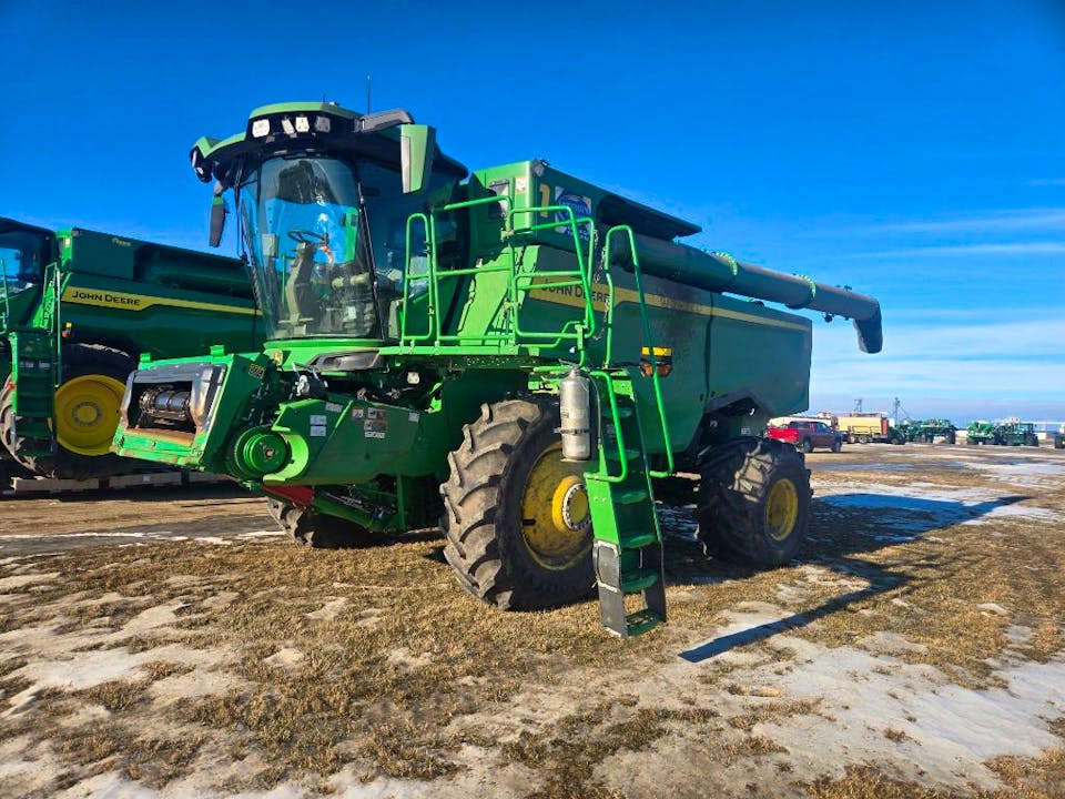 John Deere S7 700