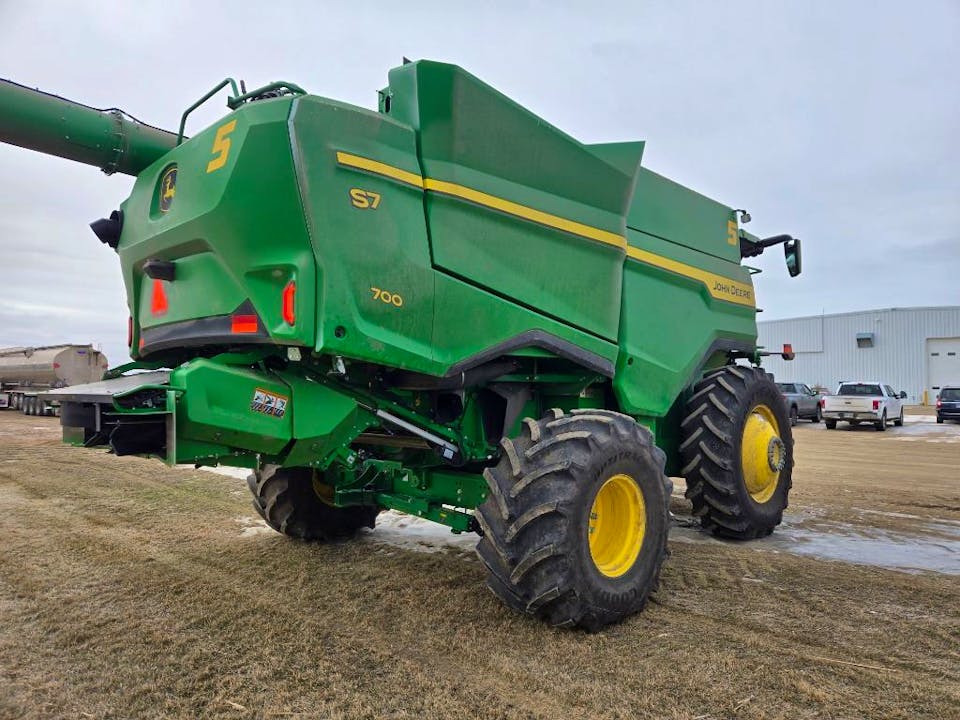 John Deere S7 700