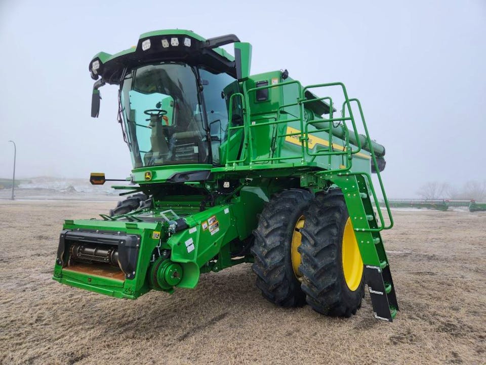 John Deere S7 700