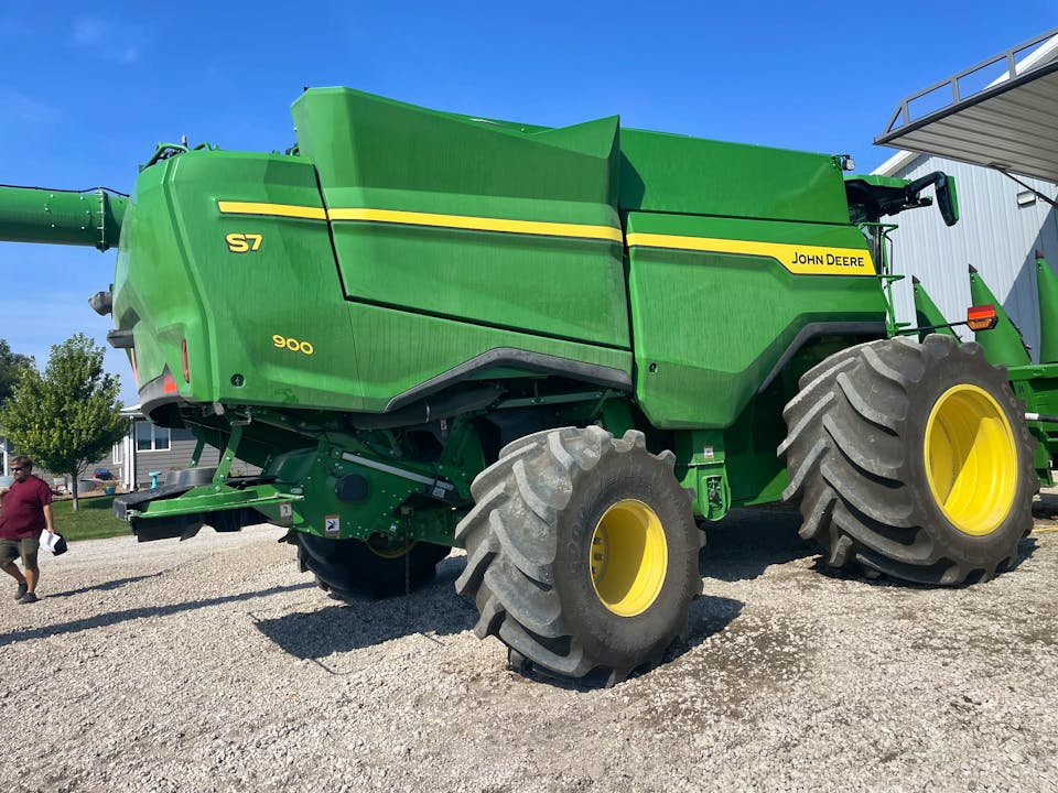 John Deere S7 900