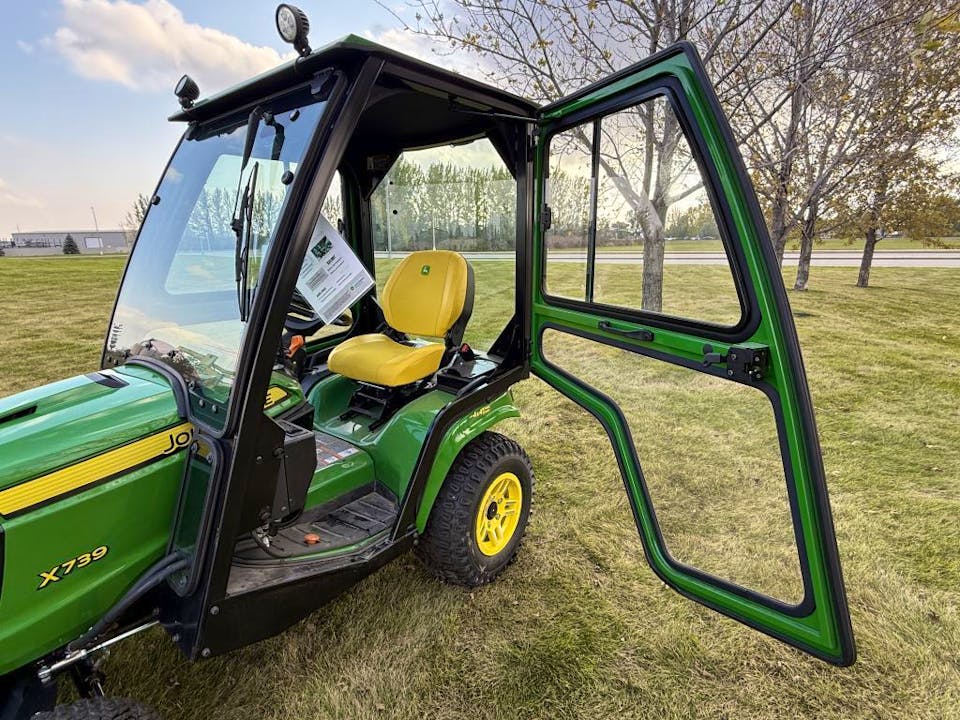 John Deere X739
