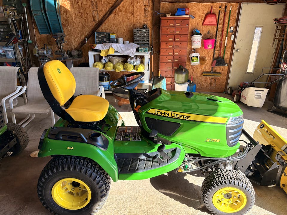 John Deere X758