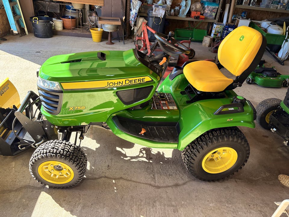 John Deere X758