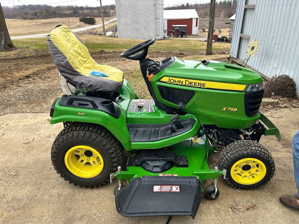 John Deere X758