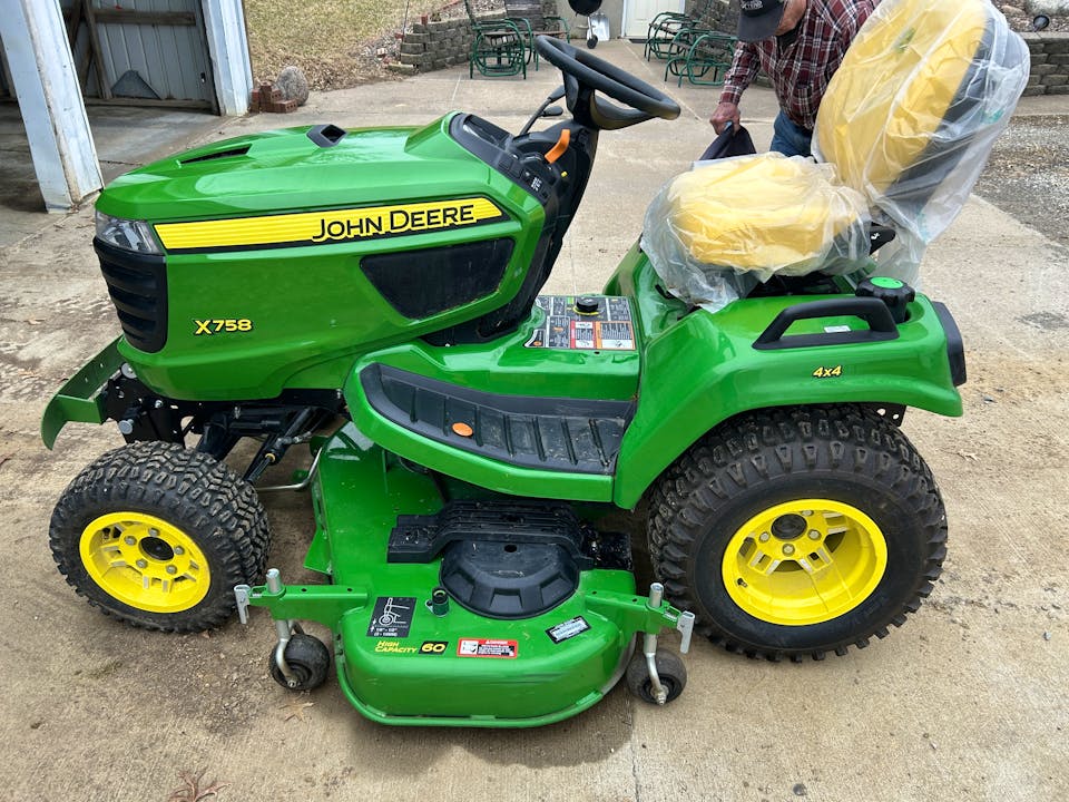 John Deere X758