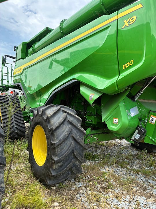 John Deere X9 1100