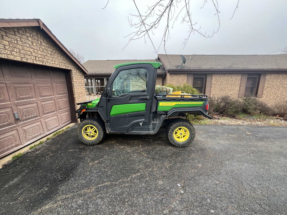 John Deere XUV845R Premium Cab