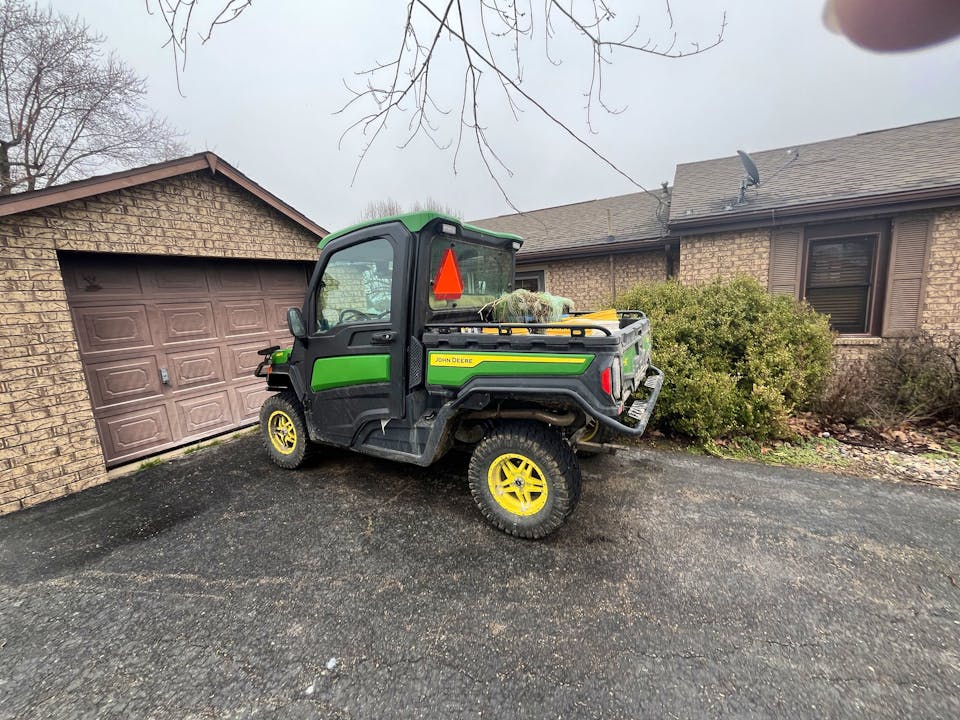 John Deere XUV845R Premium Cab