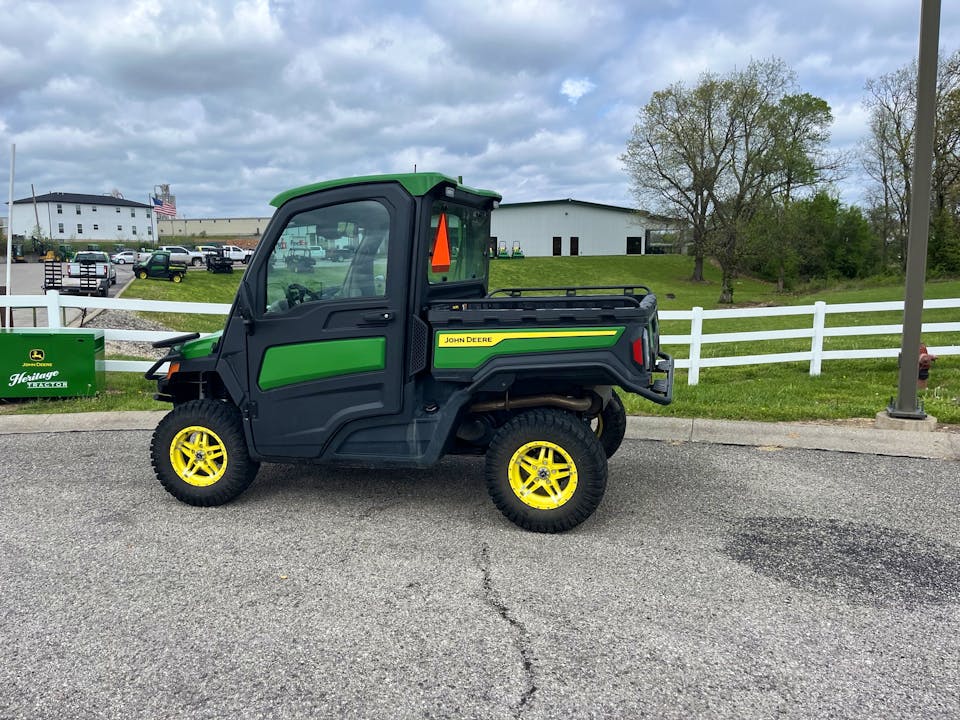 John Deere XUV845R Premium Cab