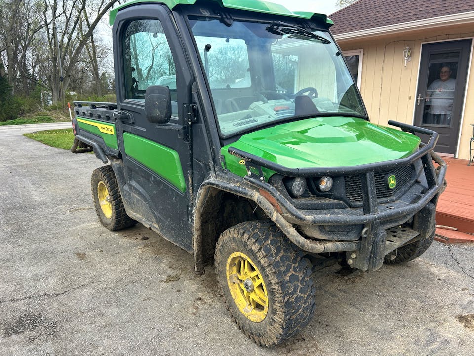 John Deere XUV845R Premium Cab