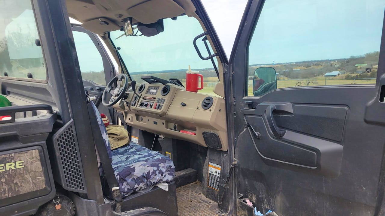 John Deere XUV845R Premium Cab