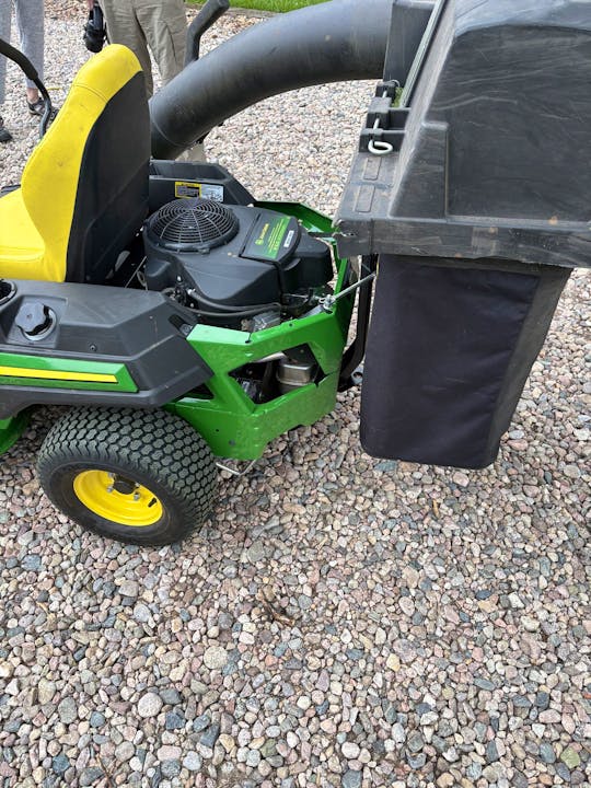 John Deere Z320M