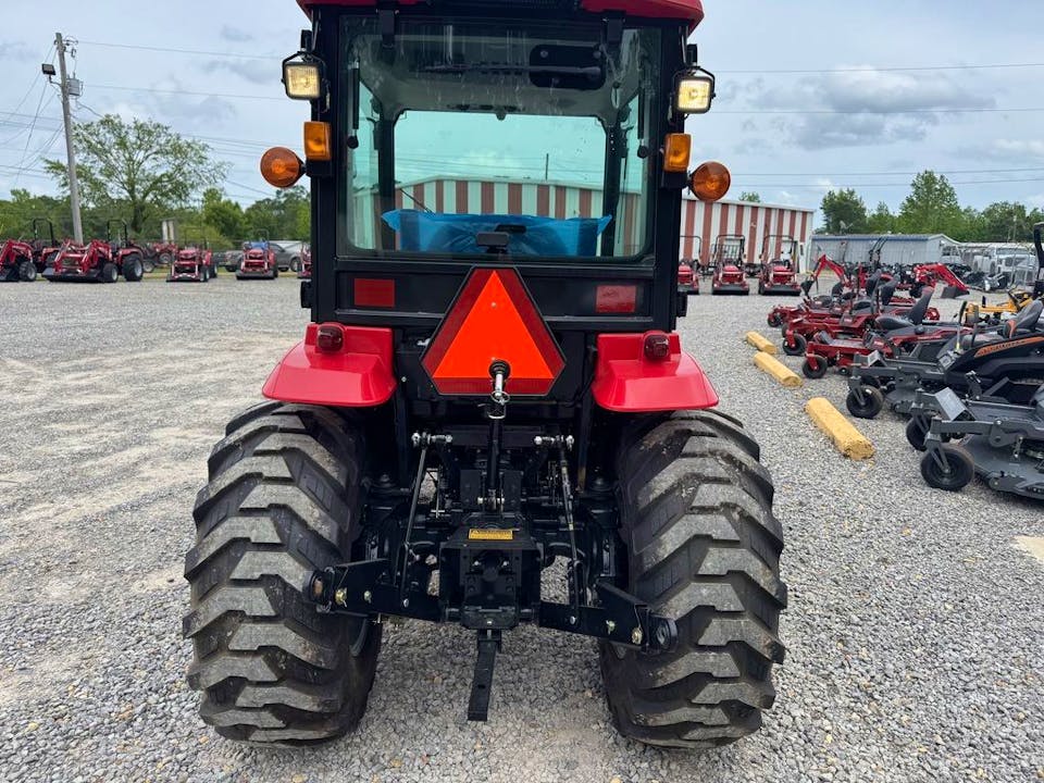 Mahindra 1600 Series 1640 HST Cab
