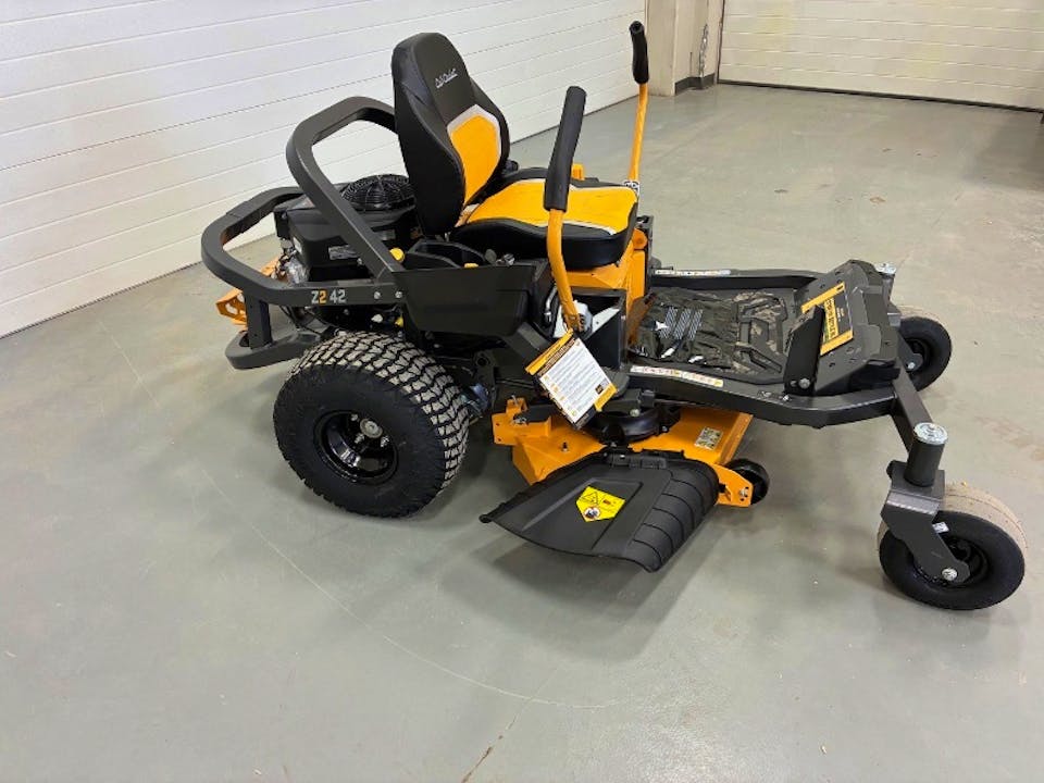CUB CADET Z242