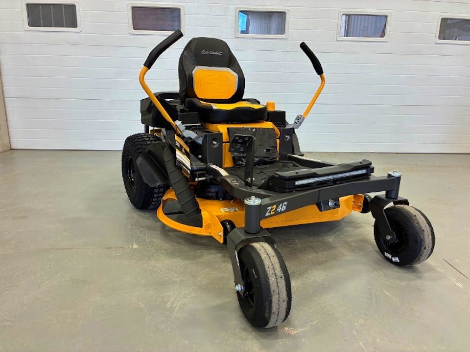 CUB CADET Z246