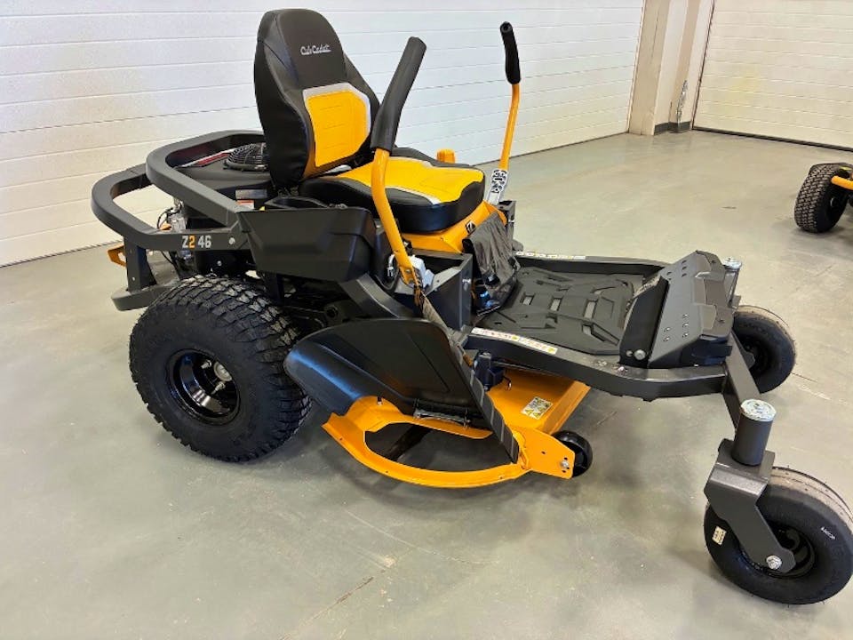 CUB CADET Z246