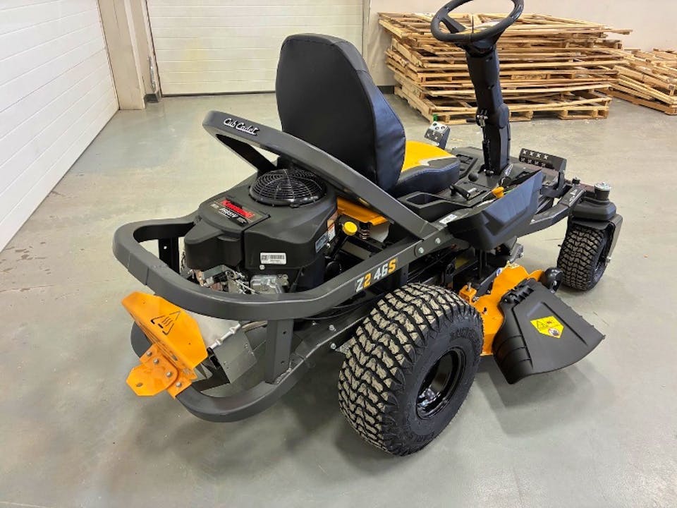 CUB CADET Z246S