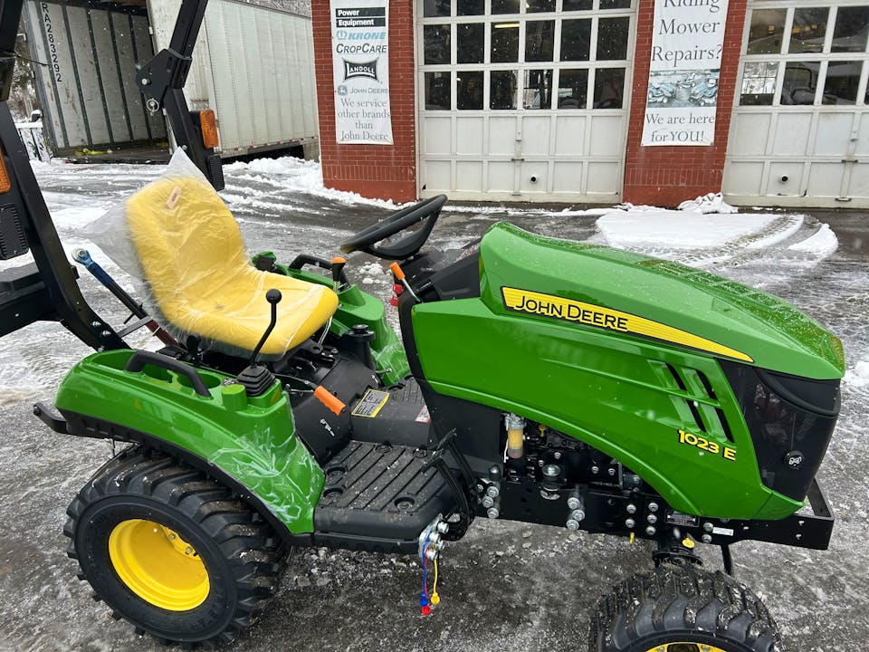 John Deere 1023E