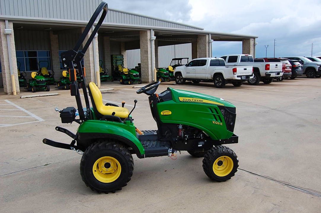 John Deere 1023E