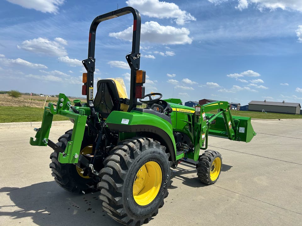 John Deere 2038R