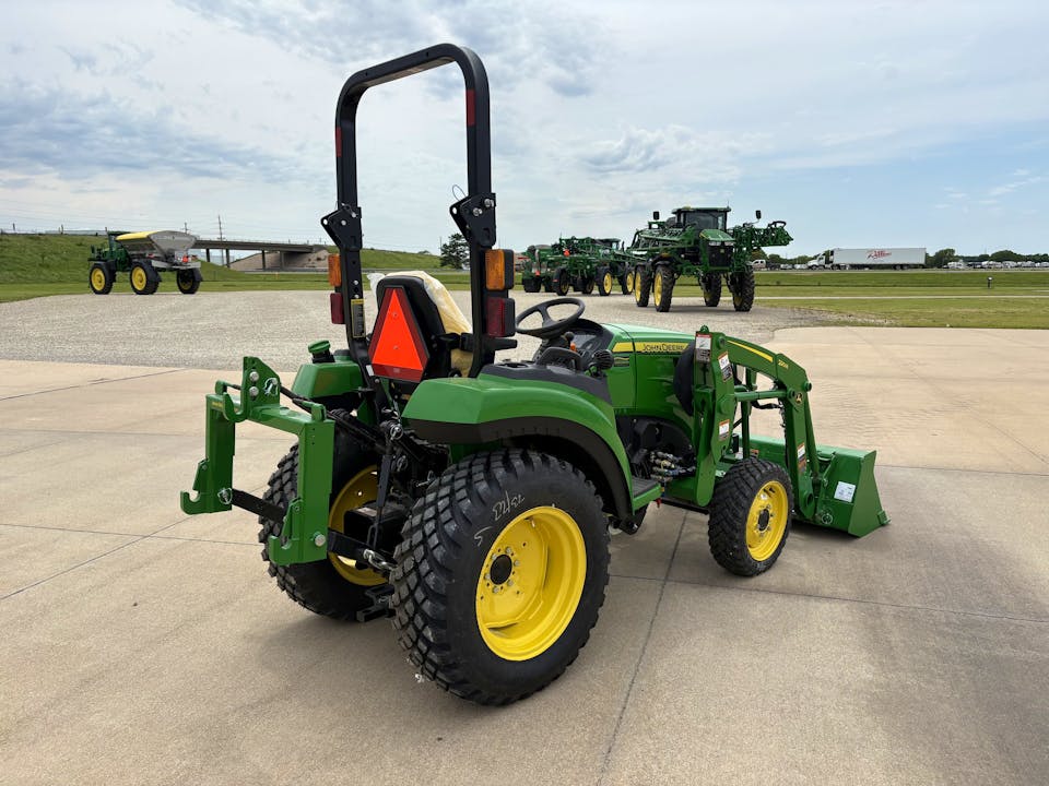John Deere 2038R