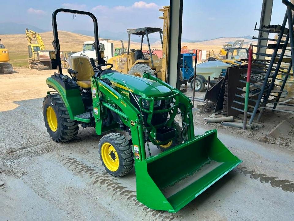 John Deere 2038R