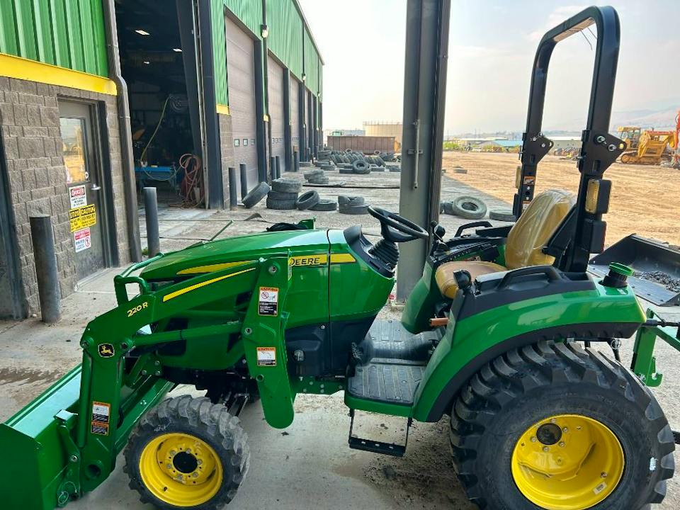 John Deere 2038R