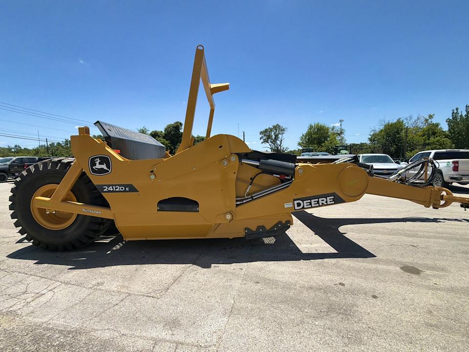 John Deere 2412DE