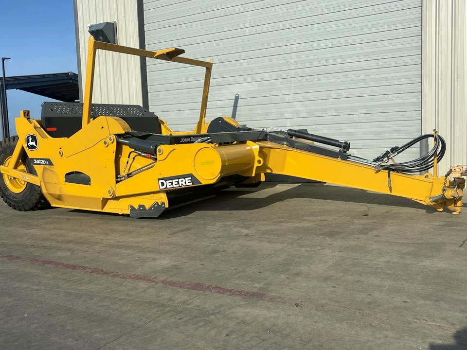 John Deere 2412DE