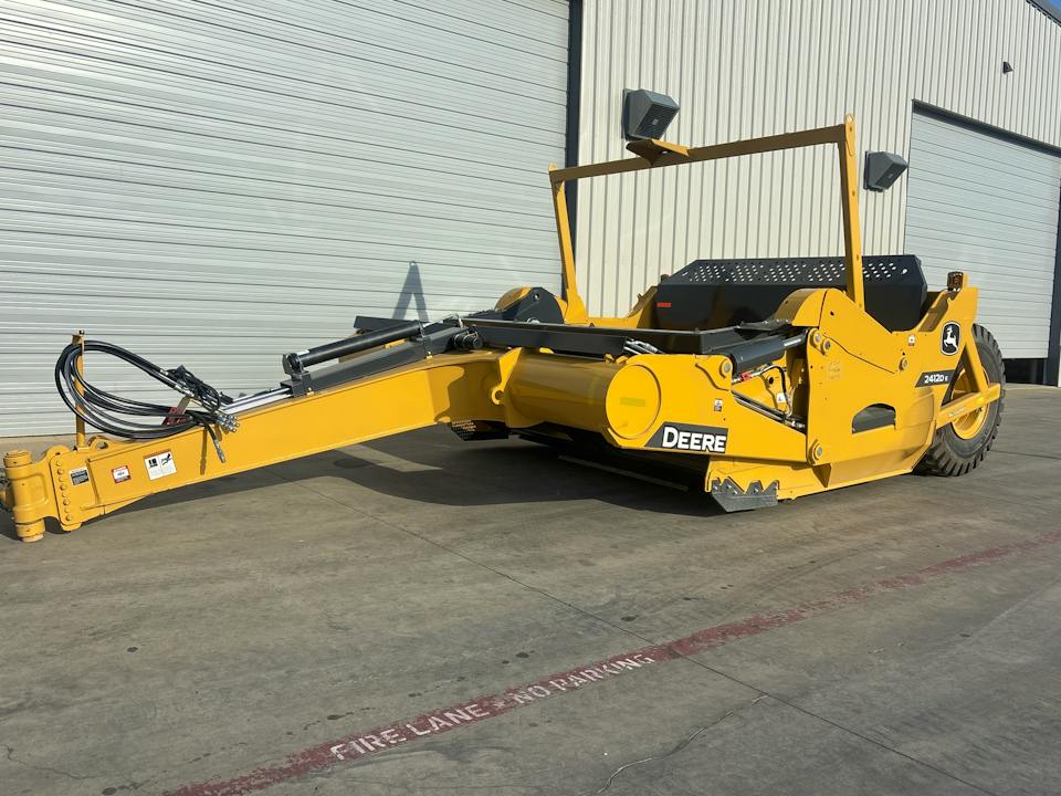 John Deere 2412DE
