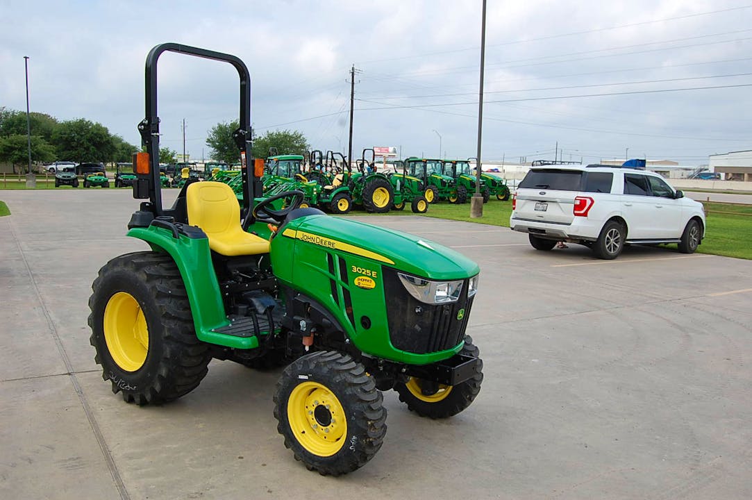 John Deere 3025E