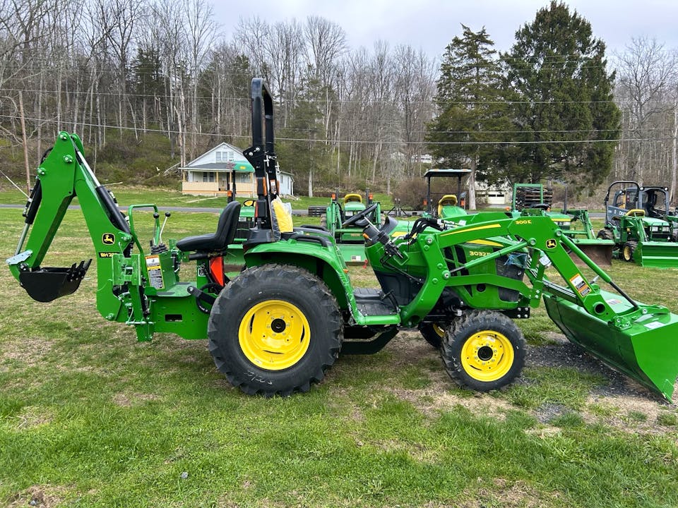 John Deere 3032E