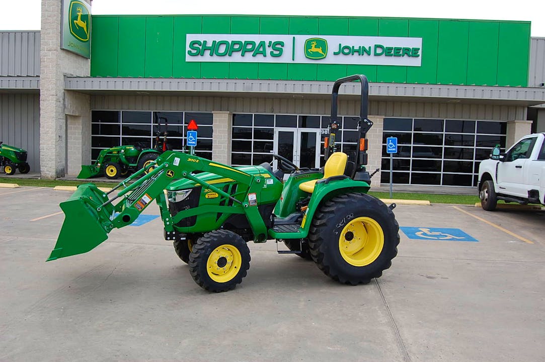 John Deere 3032E