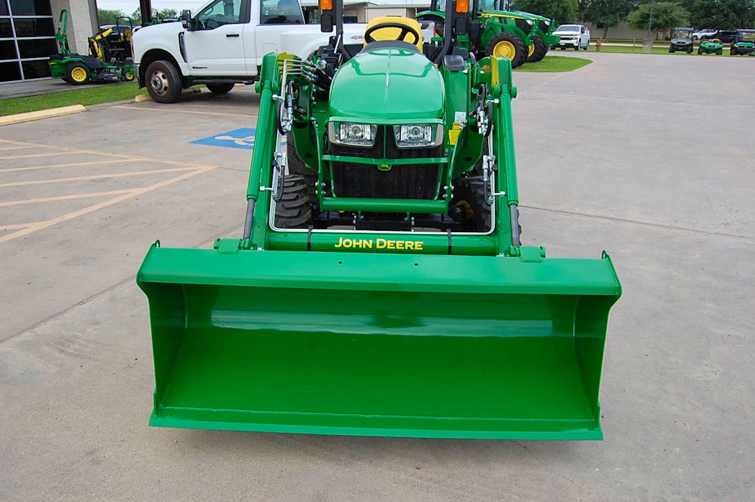 John Deere 3032E