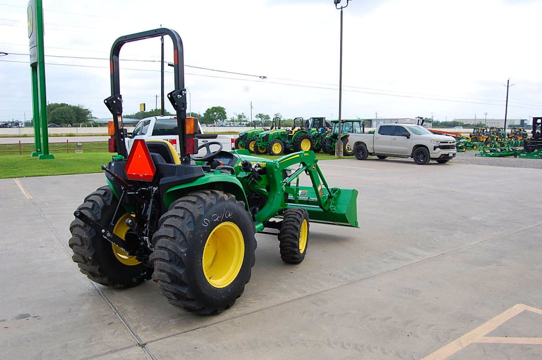 John Deere 3032E