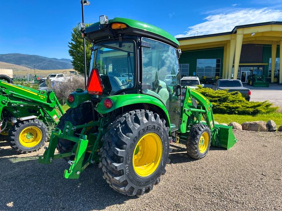 John Deere 3039R