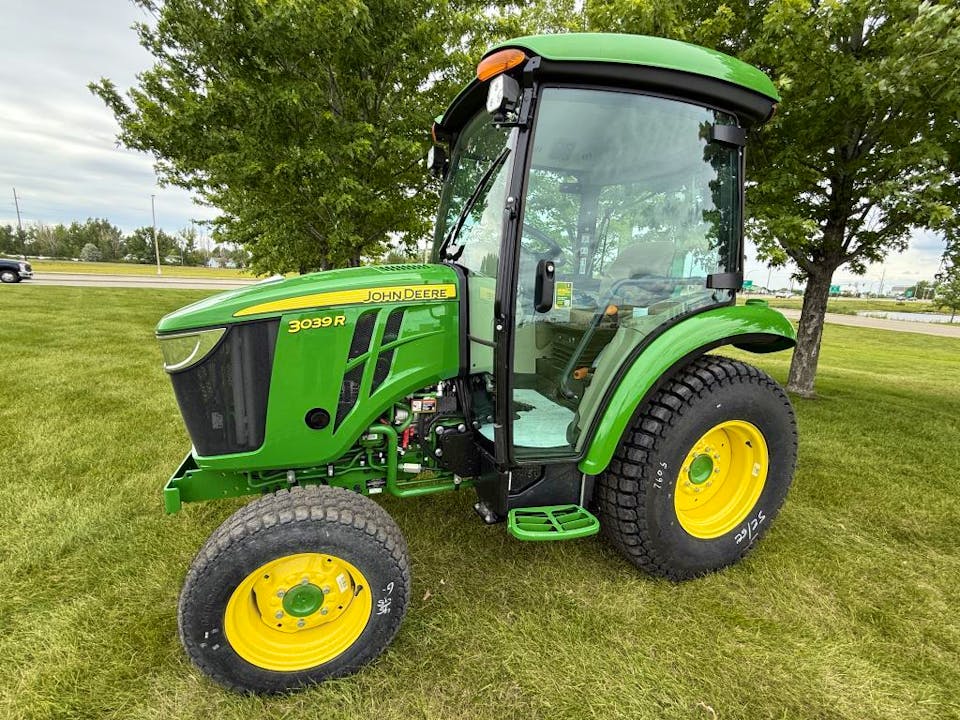John Deere 3039R