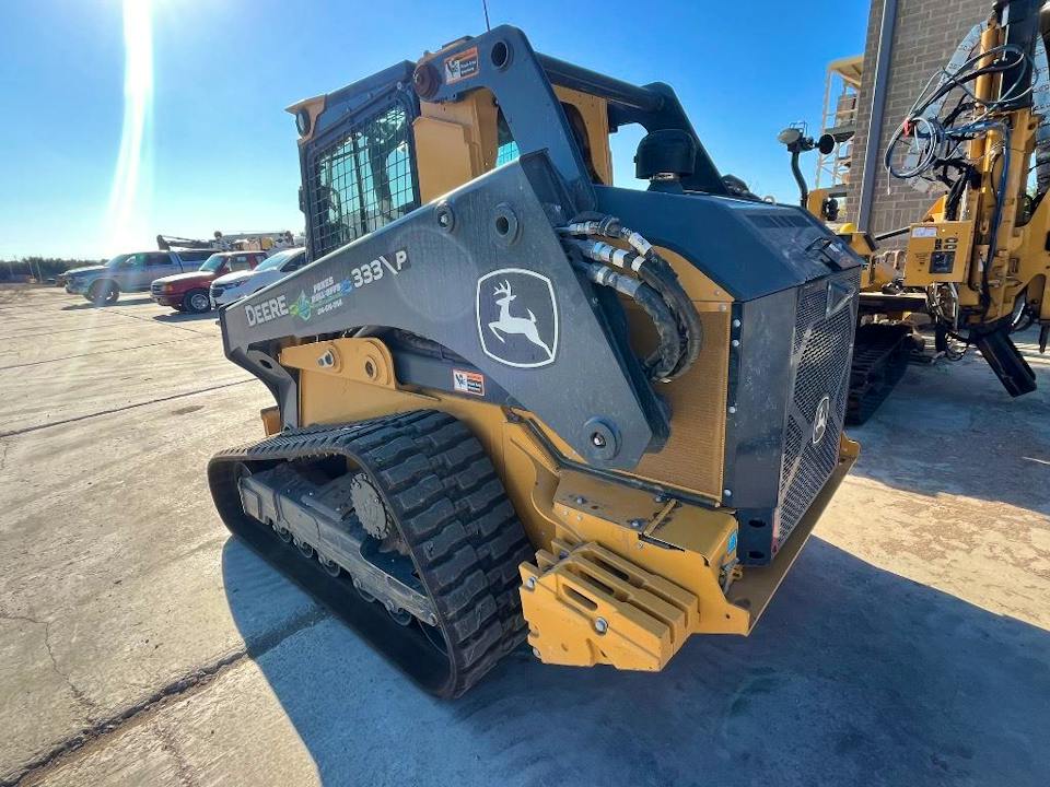 John Deere 333P