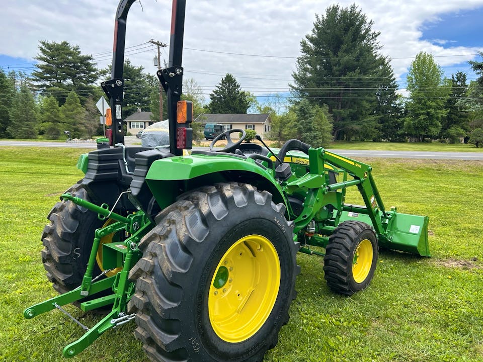 John Deere 4052M
