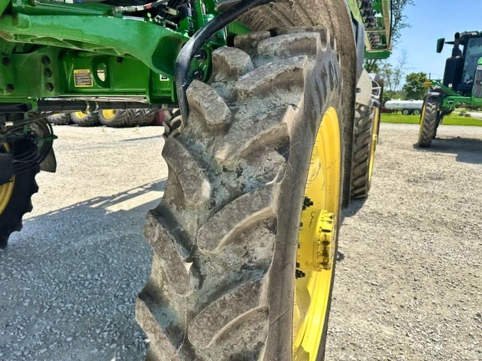 John Deere 412R