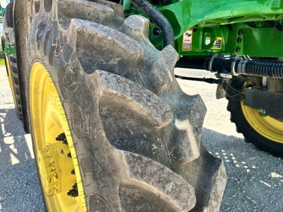 John Deere 412R